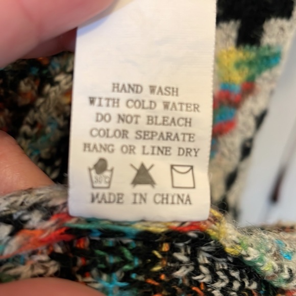 Sweater Medium GUC - Picture 6 of 10